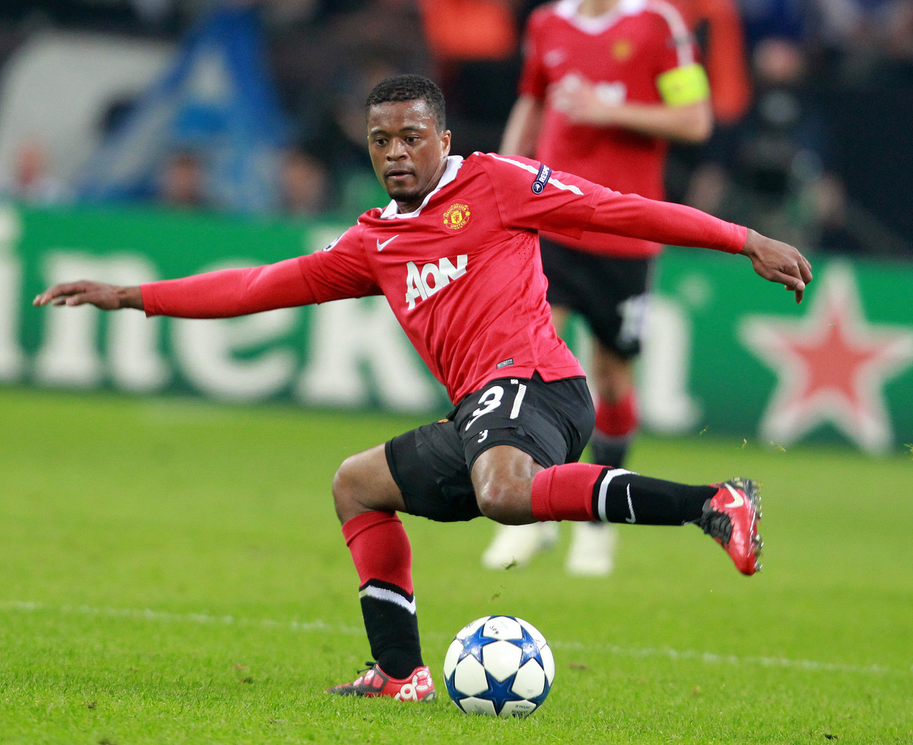 他通過更加 他通過更加